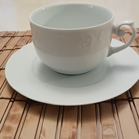 Christopher Stuart Cup & Saucer Set - Picture 2 of 3